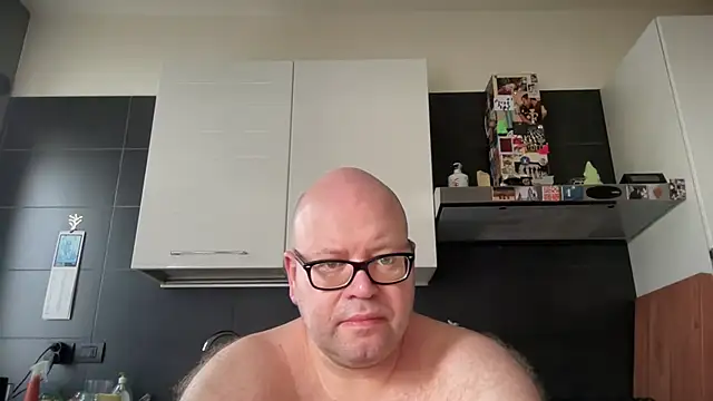 Snapshot of theitalianbear chatting on 07-20-26, 06:17 theitalianbear online show from 07-20-26, 06:17