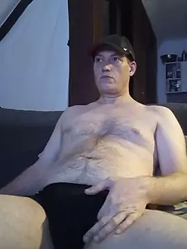 Snapshot of Tom4Fun chatting on 08-06-26, 10:55 Tom4Fun online show from 08-06-26, 10:55