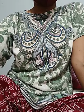 Snapshot of hey_pooja chatting on 08-06-26, 06:37 hey pooja online show from 08-06-26, 06:37