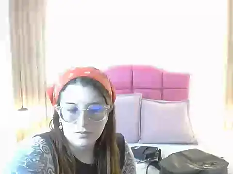 Snapshot of Dacotafox_ chatting on 08-03-26, 08:34 Dacotafox online show from 08-03-26, 08:34