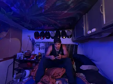 OmarSalasxh33 online show from 08-04-26, 11:24