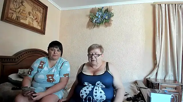 Snapshot of SweetLenaandNatalia chatting on 08-05-26, 06:38 SweetLenaandNatalia online show from 08-05-26, 06:38