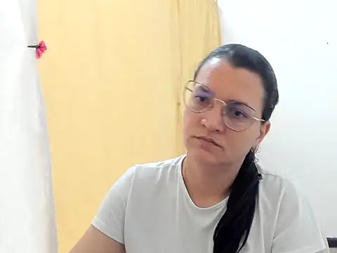 MARILYN GARCIA online show from 10-24-25, 01:51