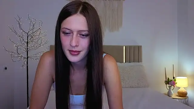 Snapshot of Natural_beauty_ chatting on 08-07-26, 08:55 Natural beauty online show from 08-07-26, 08:55