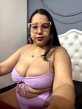 Snapshot of shara_ chatting on 09-14-25, 12:10 shara online show from 09-14-25, 12:10