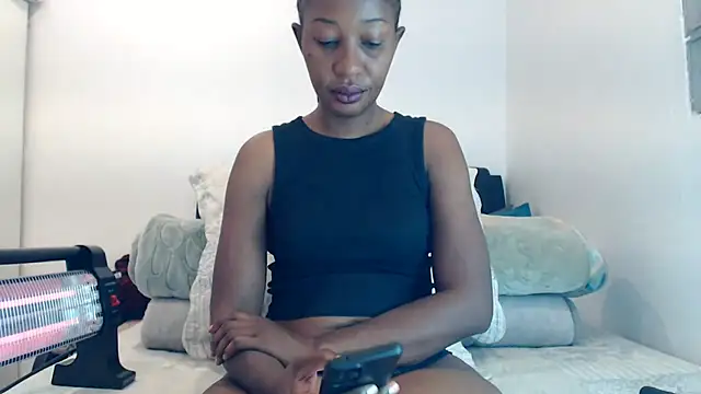 Snapshot of leanna23 chatting on 06-10-26, 01:28 leanna23 online show from 06-10-26, 01:28