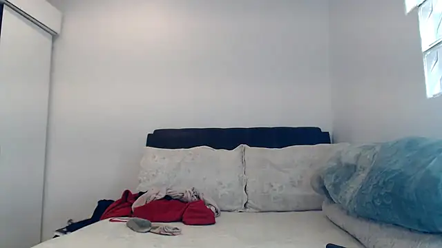 Snapshot of leanna23 chatting on 06-22-26, 10:12 leanna23 online show from 06-22-26, 10:12