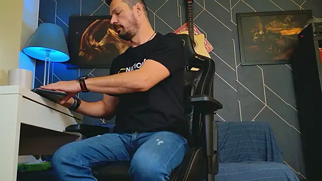 ChrisKox online show from 10-14-25, 06:25