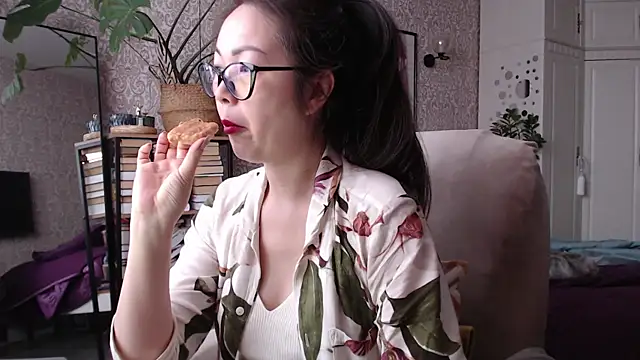 Koreanowner online show from 02-06-25, 06:51