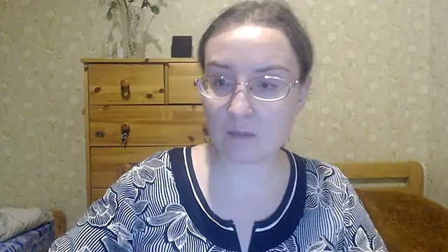 Snapshot of Smart_Rose chatting on 02-06-25, 12:43 Smart Rose online show from 02-06-25, 12:43