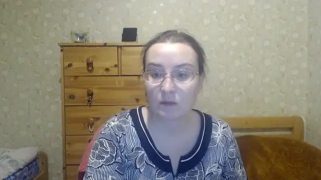 Snapshot of Smart_Rose chatting on 02-06-25, 02:15 Smart Rose online show from 02-06-25, 02:15