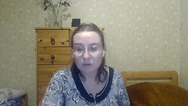 Snapshot of Smart_Rose chatting on 02-06-25, 10:10 Smart Rose online show from 02-06-25, 10:10