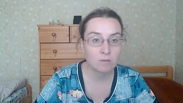 Snapshot of Smart_Rose chatting on 03-11-25, 12:39 Smart Rose online show from 03-11-25, 12:39