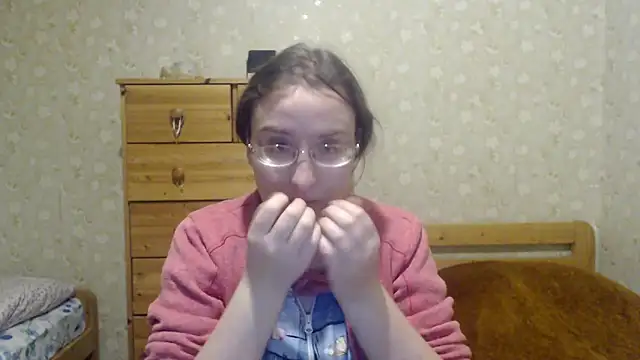 Snapshot of Smart_Rose chatting on 03-18-25, 08:37 Smart Rose online show from 03-18-25, 08:37