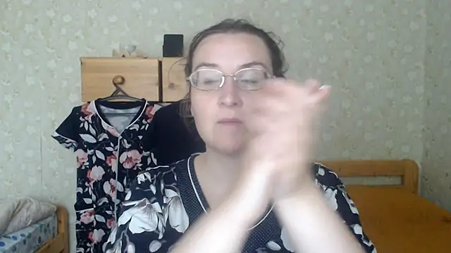 Snapshot of Smart_Rose chatting on 09-12-25, 11:32 Smart Rose online show from 09-12-25, 11:32