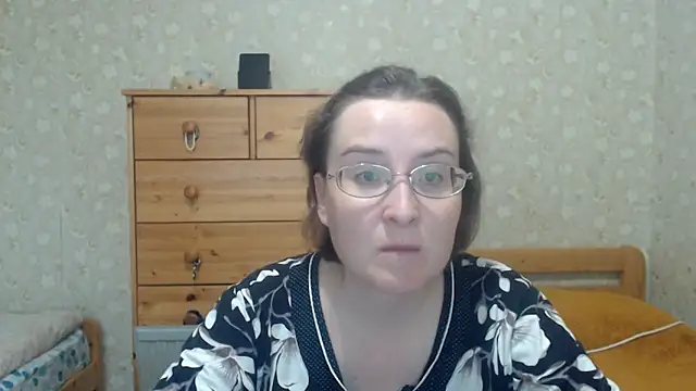 Snapshot of Smart_Rose chatting on 09-16-25, 02:18 Smart Rose online show from 09-16-25, 02:18