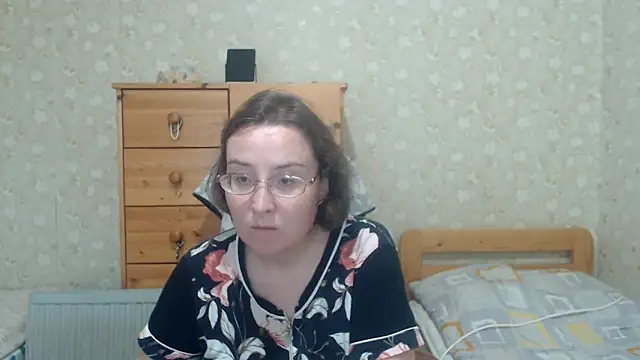 Snapshot of Smart_Rose chatting on 09-19-25, 12:39 Smart Rose online show from 09-19-25, 12:39