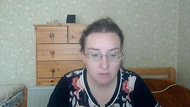 Snapshot of Smart_Rose chatting on 09-20-25, 09:32 Smart Rose online show from 09-20-25, 09:32