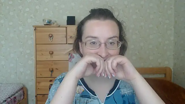 Snapshot of Smart_Rose chatting on 09-22-25, 10:17 Smart Rose online show from 09-22-25, 10:17