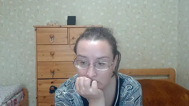 Snapshot of Smart_Rose chatting on 09-27-25, 12:32 Smart Rose online show from 09-27-25, 12:32