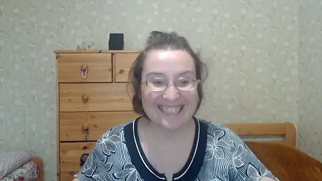 Snapshot of Smart_Rose chatting on 09-29-25, 02:11 Smart Rose online show from 09-29-25, 02:11