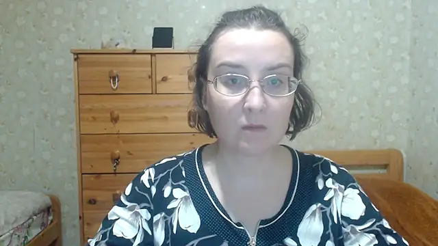 Snapshot of Smart_Rose chatting on 10-06-25, 02:47 Smart Rose online show from 10-06-25, 02:47