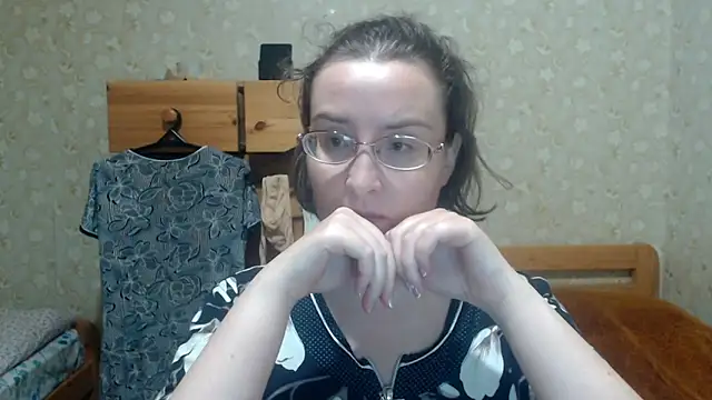 Snapshot of Smart_Rose chatting on 10-13-25, 07:47 Smart Rose online show from 10-13-25, 07:47