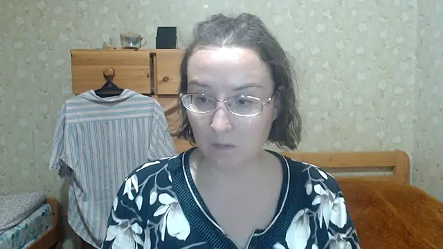 Snapshot of Smart_Rose chatting on 10-14-25, 04:08 Smart Rose online show from 10-14-25, 04:08