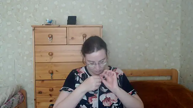 Snapshot of Smart_Rose chatting on 10-29-25, 08:49 Smart Rose online show from 10-29-25, 08:49