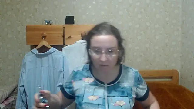 Snapshot of Smart_Rose chatting on 10-31-25, 10:55 Smart Rose online show from 10-31-25, 10:55