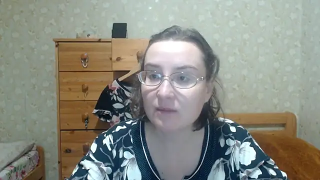 Snapshot of Smart_Rose chatting on 11-17-25, 05:41 Smart Rose online show from 11-17-25, 05:41