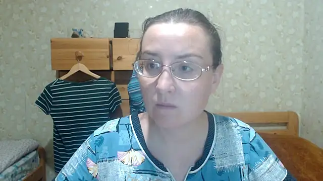 Snapshot of Smart_Rose chatting on 12-13-25, 07:53 Smart Rose online show from 12-13-25, 07:53