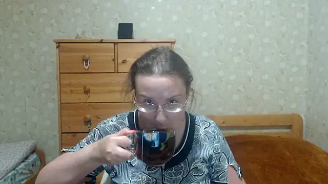 Snapshot of Smart_Rose chatting on 12-14-25, 04:56 Smart Rose online show from 12-14-25, 04:56