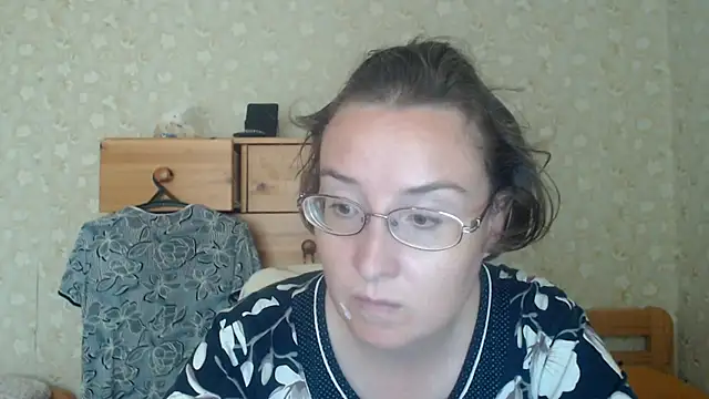 Snapshot of Smart_Rose chatting on 06-24-26, 10:25 Smart Rose online show from 06-24-26, 10:25