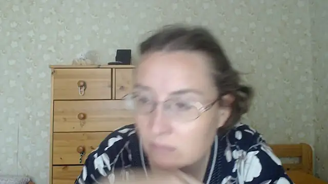 Snapshot of Smart_Rose chatting on 06-26-26, 09:46 Smart Rose online show from 06-26-26, 09:46