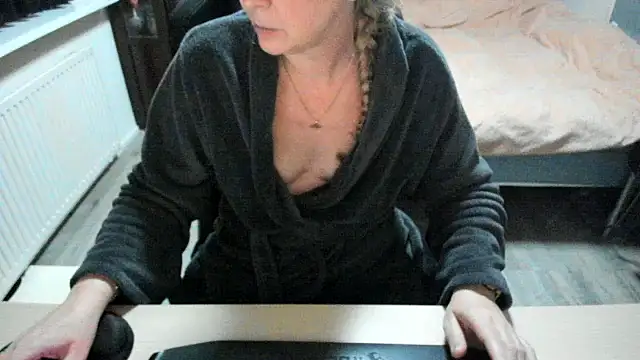 Snapshot of minoesje37 chatting on 02-16-25, 08:00 minoesje37 online show from 02-16-25, 08:00