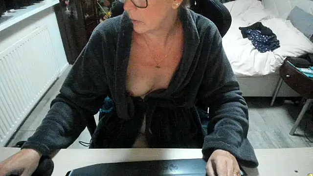 Snapshot of minoesje37 chatting on 09-23-25, 07:28 minoesje37 online show from 09-23-25, 07:28