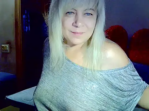 Snapshot of AgoniA7 chatting on 10-31-25, 04:35 AgoniA7 online show from 10-31-25, 04:35