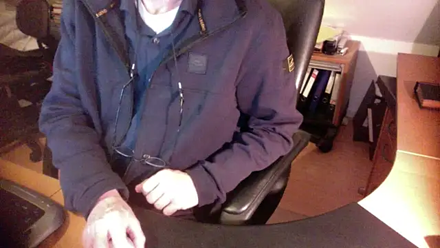 Snapshot of outlaw200 chatting on 12-09-24, 07:29 outlaw200 online show from 12-09-24, 07:29