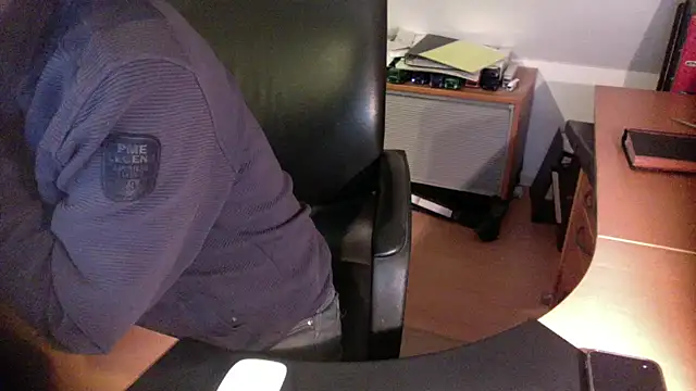 Snapshot of outlaw200 chatting on 12-17-24, 07:59 outlaw200 online show from 12-17-24, 07:59