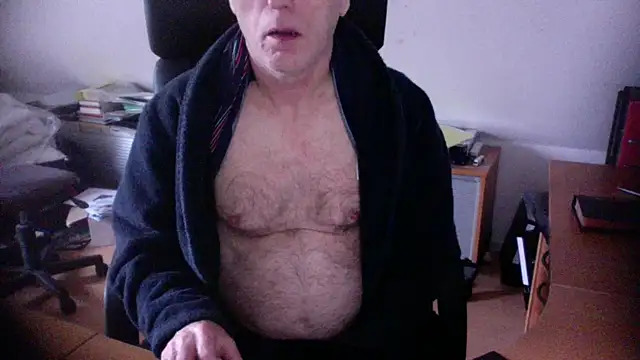 Snapshot of outlaw200 chatting on 12-21-24, 10:39 outlaw200 online show from 12-21-24, 10:39