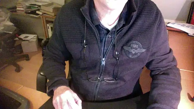 Snapshot of outlaw200 chatting on 12-30-24, 08:15 outlaw200 online show from 12-30-24, 08:15