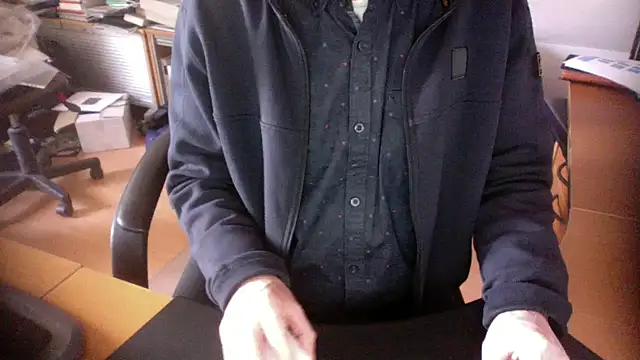 Snapshot of outlaw200 chatting on 01-07-25, 02:41 outlaw200 online show from 01-07-25, 02:41