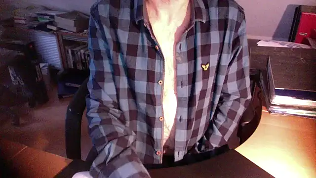 Snapshot of outlaw200 chatting on 01-15-25, 08:20 outlaw200 online show from 01-15-25, 08:20