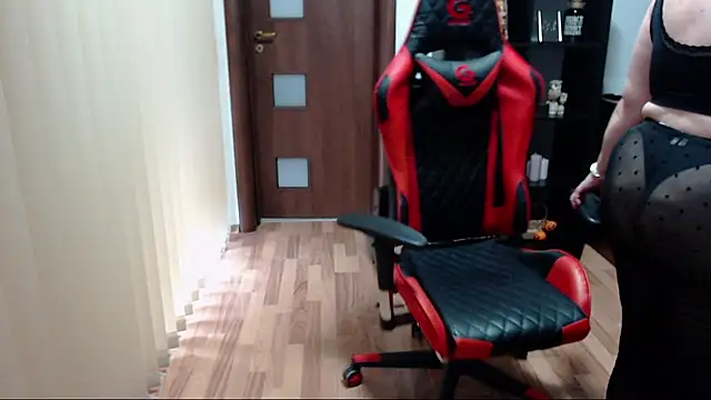 MissTroublle online show from 10-18-25, 12:28