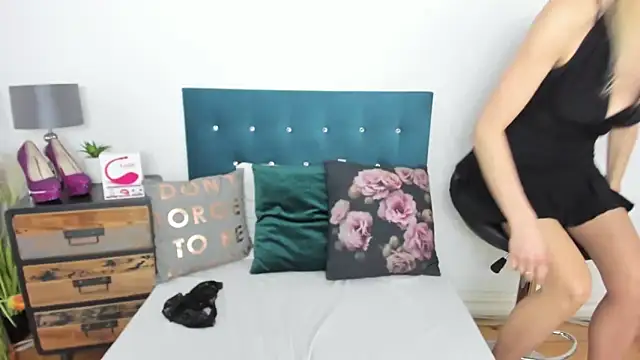 milfNikki online show from 03-02-25, 07:54