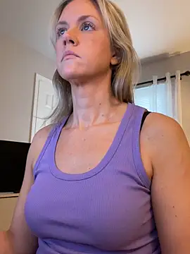 Snapshot of Kay_Cakes chatting on 11-10-25, 04:28 Kay Cakes online show from 11-10-25, 04:28