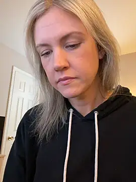 Snapshot of Kay_Cakes chatting on 02-25-26, 04:05 Kay Cakes online show from 02-25-26, 04:05