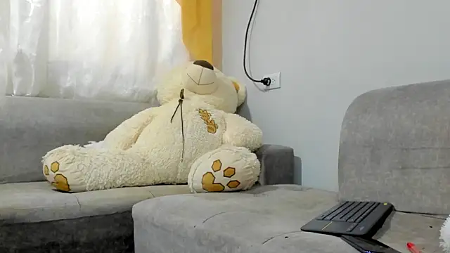 Snapshot of SandraGoldstein chatting on 12-15-24, 08:47 SandraGoldstein online show from 12-15-24, 08:47