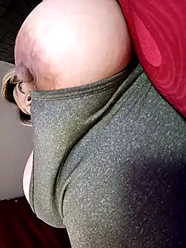 Snapshot of Honey_Lucy1 chatting on 09-27-25, 10:37 Honey Lucy1 online show from 09-27-25, 10:37